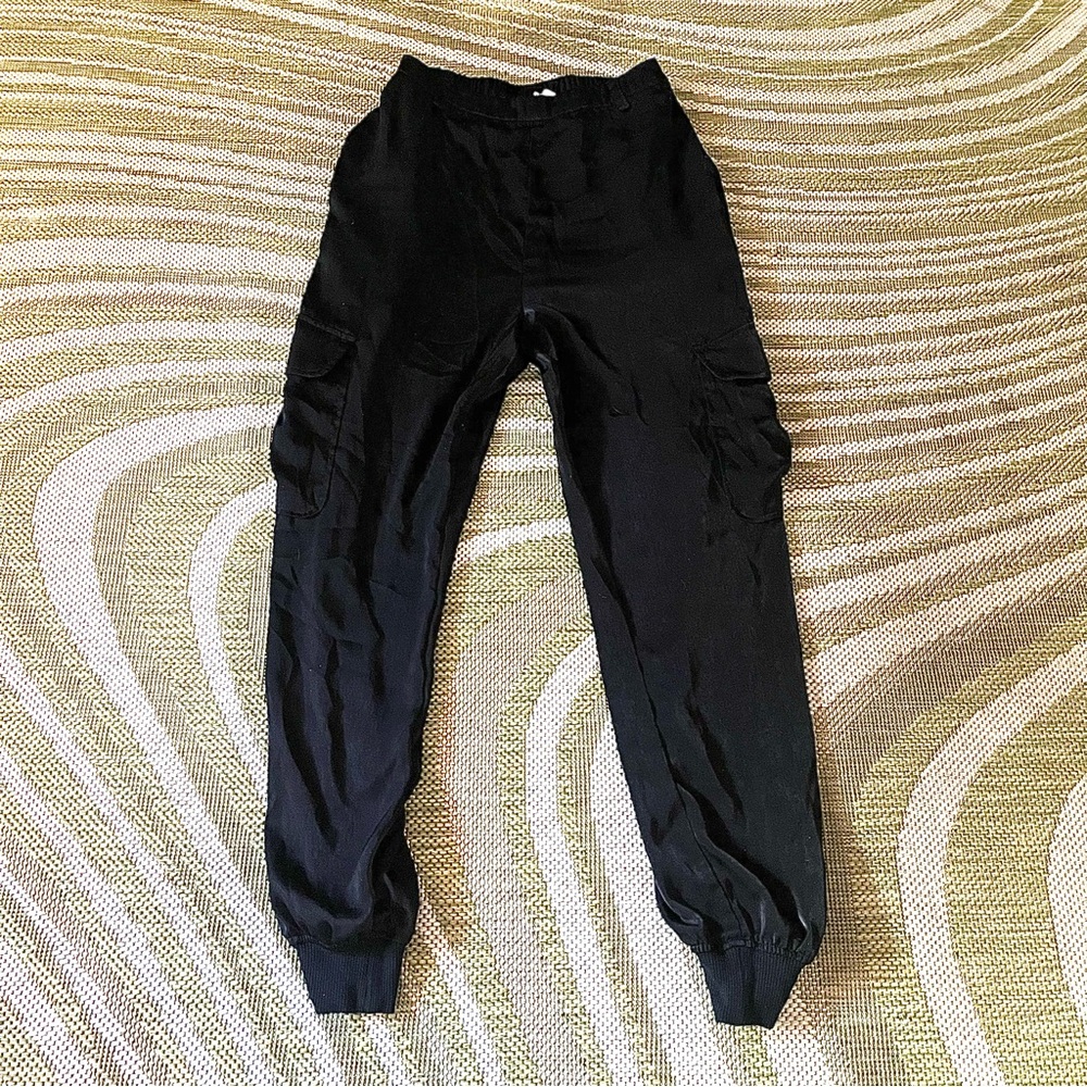 🖤Lovers & Friends Satin Cargo Pants🖤
